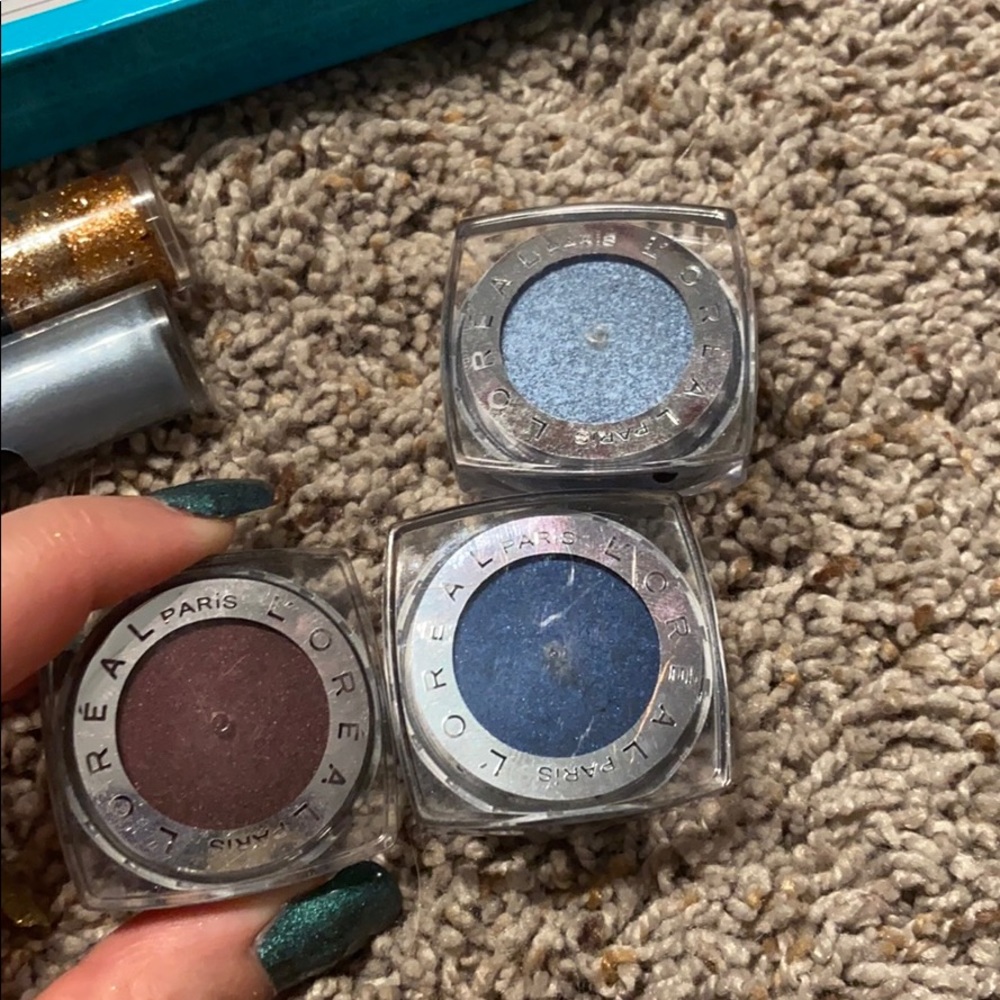 Makeup Bundle - Picture 2 of 6